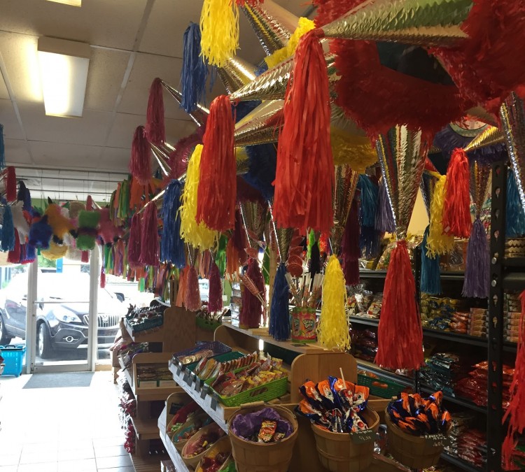 la-pinata-loca-candy-store-photo